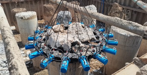         中鐵大橋局2.3米大樁，高效破拆       